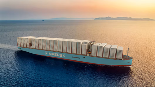 Navire porte-conteneurs Maersk en haute mer