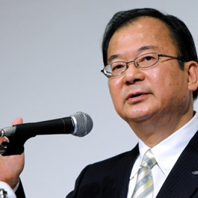 Takashi Okuda PDG de Sharp