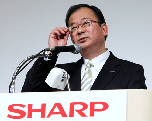 Takashi Okuda PDG de Sharp